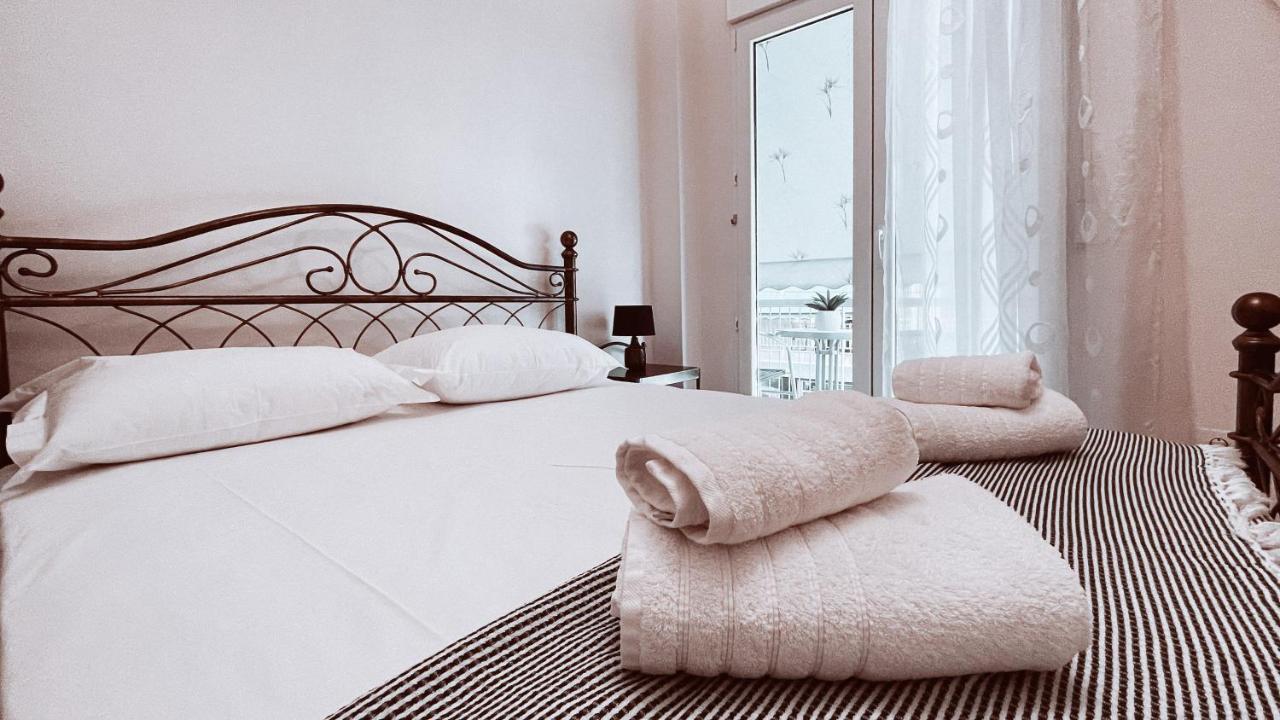 Vintage 2-Bedroom Apt In The Heart Of The City Афіни Екстер'єр фото