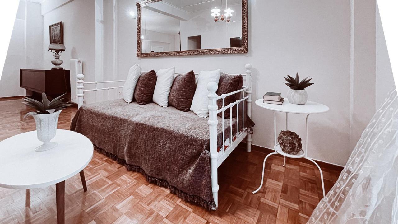 Vintage 2-Bedroom Apt In The Heart Of The City Афіни Екстер'єр фото