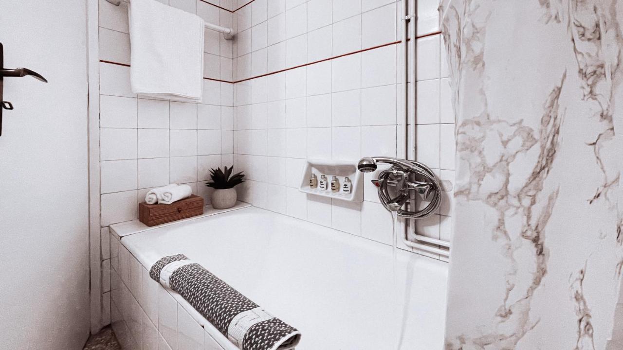 Vintage 2-Bedroom Apt In The Heart Of The City Афіни Екстер'єр фото