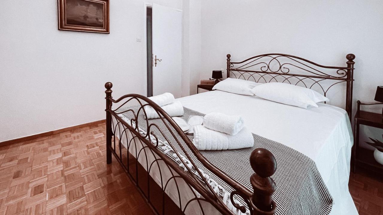 Vintage 2-Bedroom Apt In The Heart Of The City Афіни Екстер'єр фото
