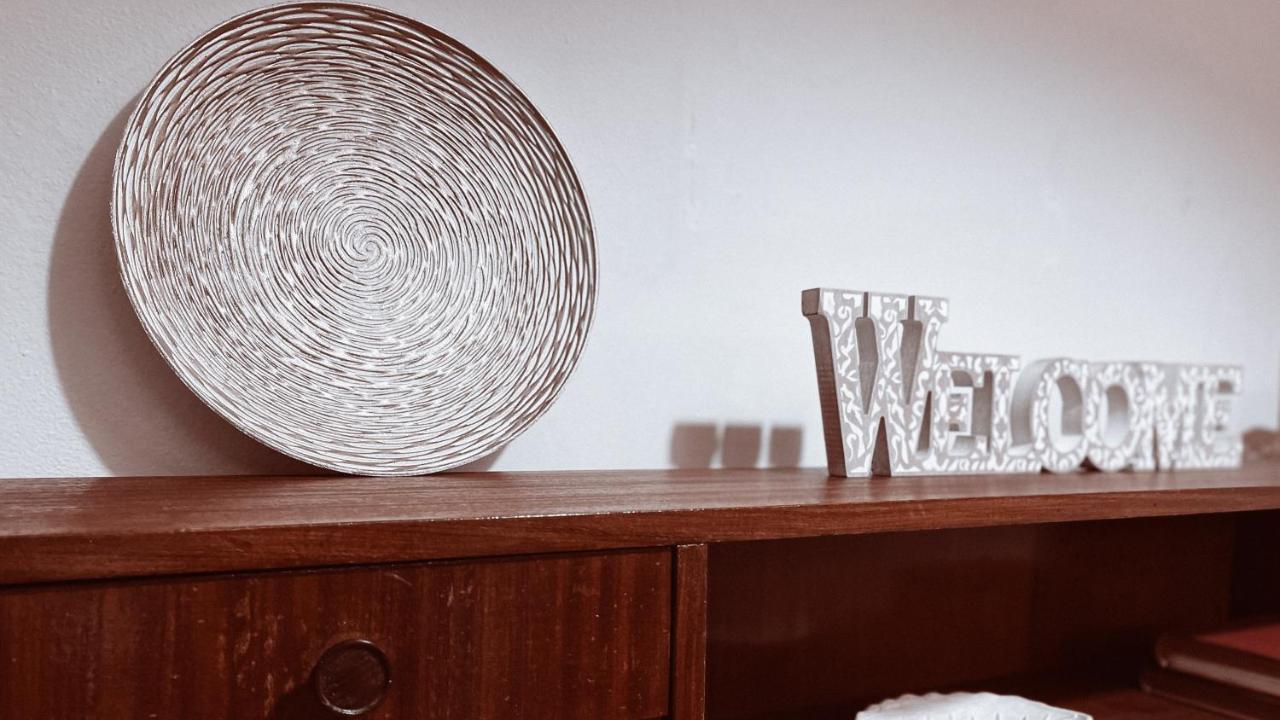 Vintage 2-Bedroom Apt In The Heart Of The City Афіни Екстер'єр фото