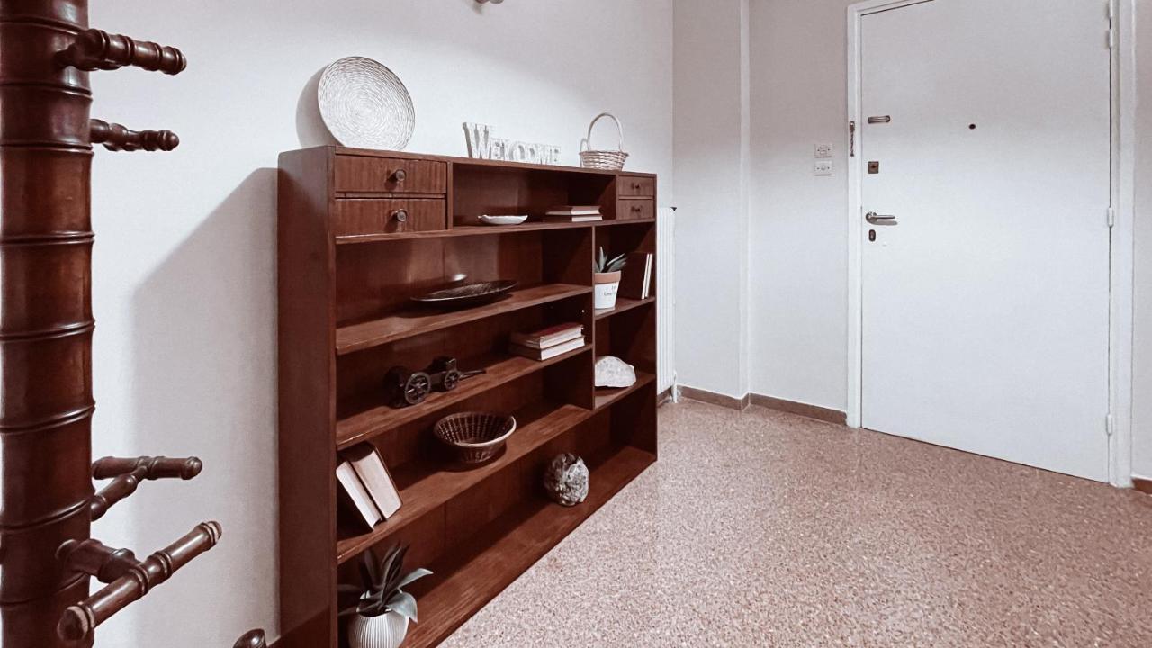 Vintage 2-Bedroom Apt In The Heart Of The City Афіни Екстер'єр фото
